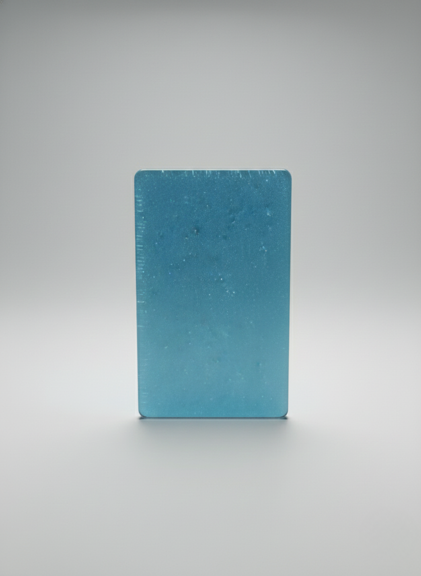 Azure Glass: Serenity Edition - Η minimal αισθητική της χειροποίητης γυάλινης κάρτας Made of Glass